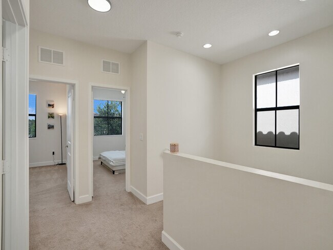 Building Photo - 5804 NW 46th Ln