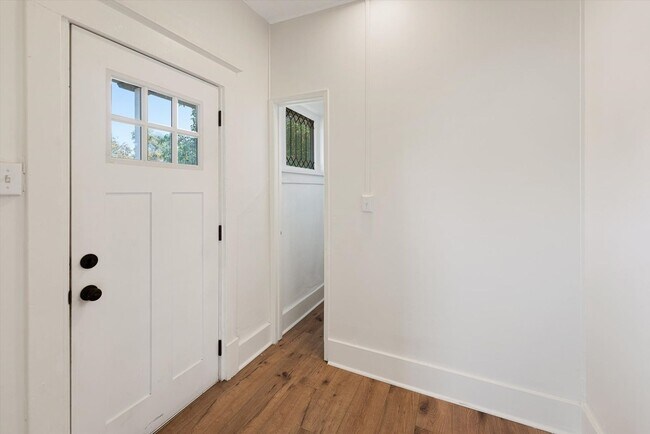 Building Photo - 1113 W Montgomery Ave