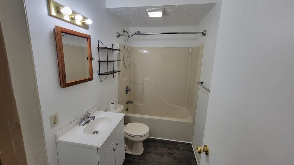 Building Photo - 131 Brookside Pl