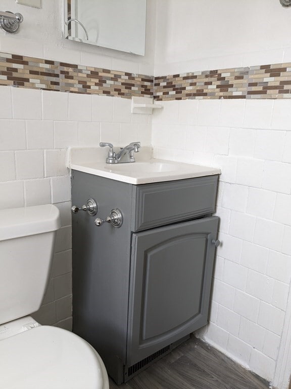 Building Photo - 10 Caddy Rd