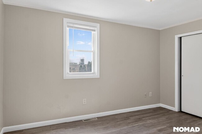 Building Photo - Charming 2BR Duplex in West Haven