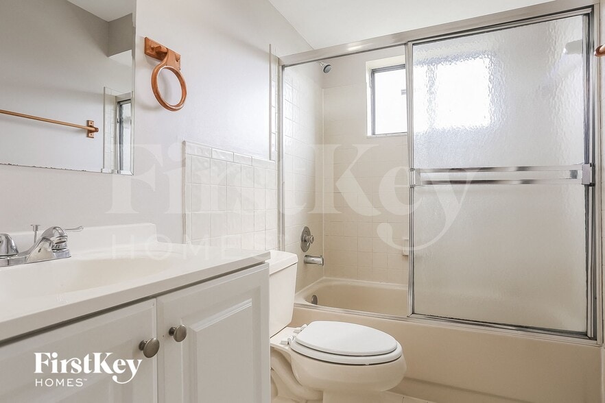 Building Photo - 1013 SW 49th Ave