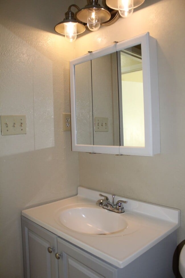 Building Photo - Small space...BIG style!