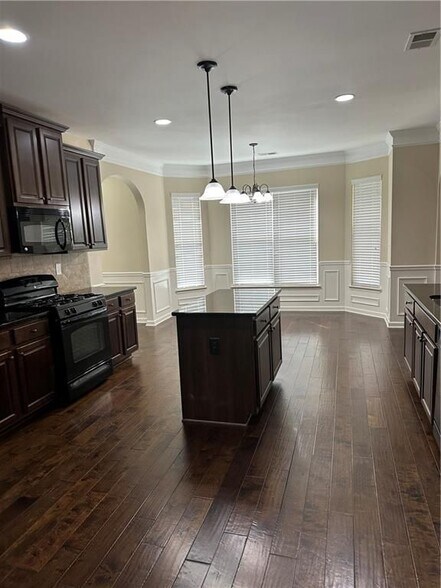 Building Photo - 1560 Walking Horse Trail