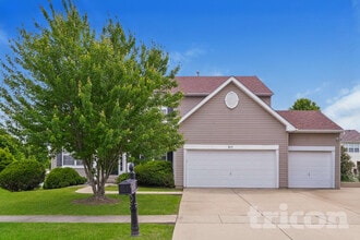 Building Photo - 605 Royal Crest Way