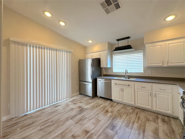 Building Photo - 9221 Candilela Ct