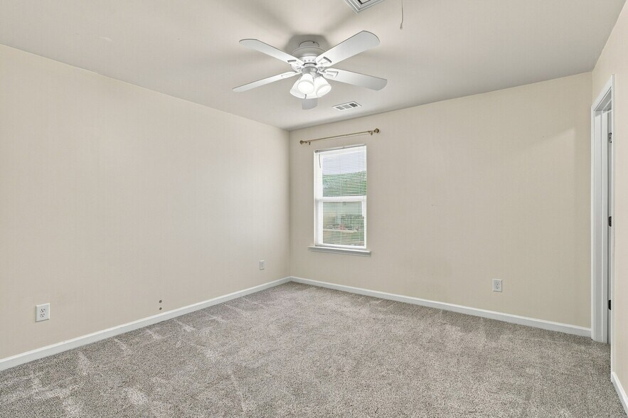Building Photo - 132 Slaters Dr