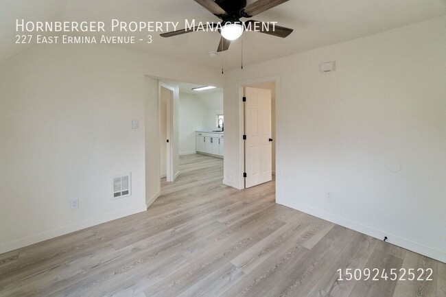 Building Photo - Newly Remodeled 2 Bed 1 Bath Unit!