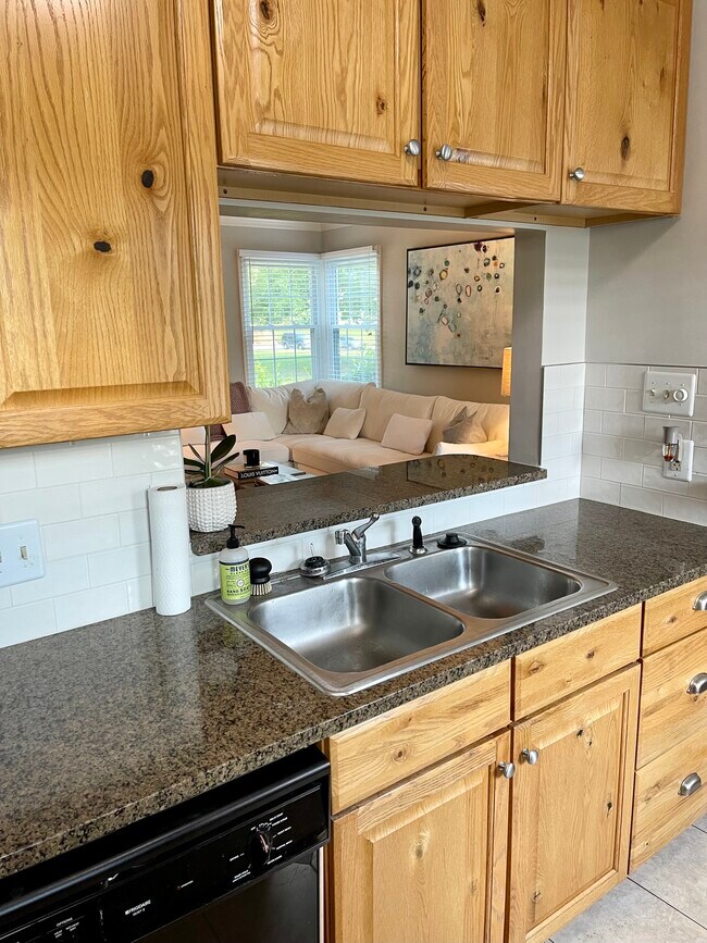 Building Photo - 536 Wakefield Dr