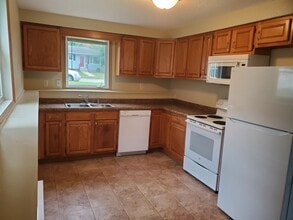 Building Photo - 742 Central Plains Ct