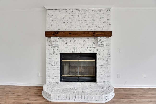 Building Photo - Gorgeous 4 bedroom, 3 1/2 bathroom home wi...