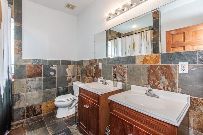 Building Photo - 4048 Walsh St