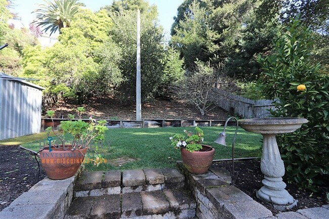 Building Photo - Trestle Glen Three Bedroom Home With Stunning Backyard