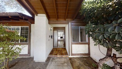 Building Photo - 5BD/2BA, Huge Yard!