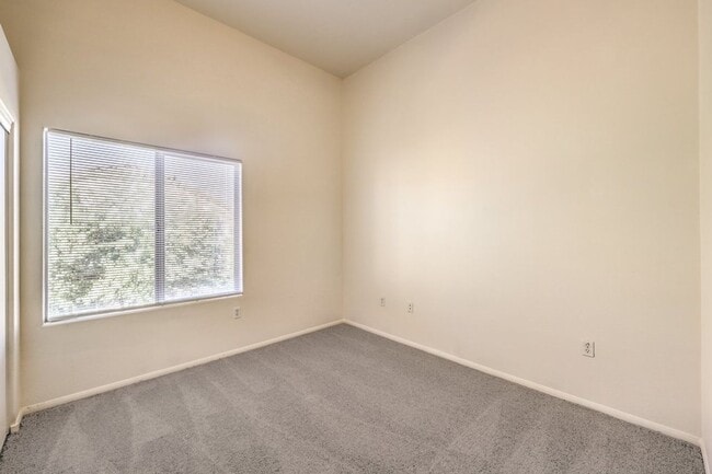 Building Photo - Lovely 3-Br Condo in a Guard Gated Community in the Southwest Area