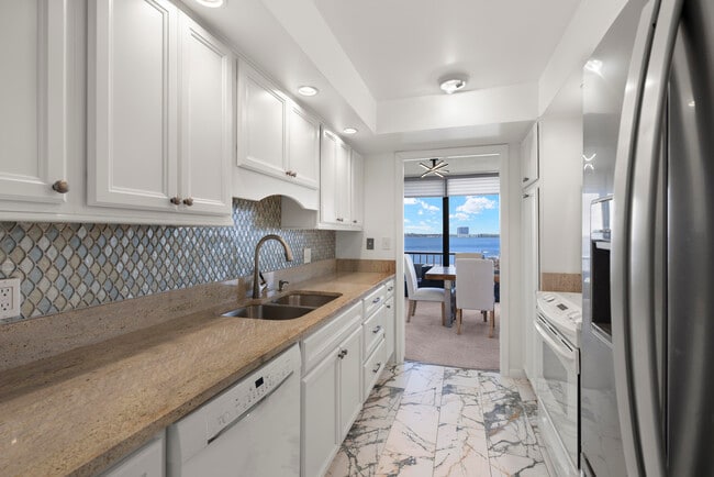 Building Photo - 5550 N Ocean Dr