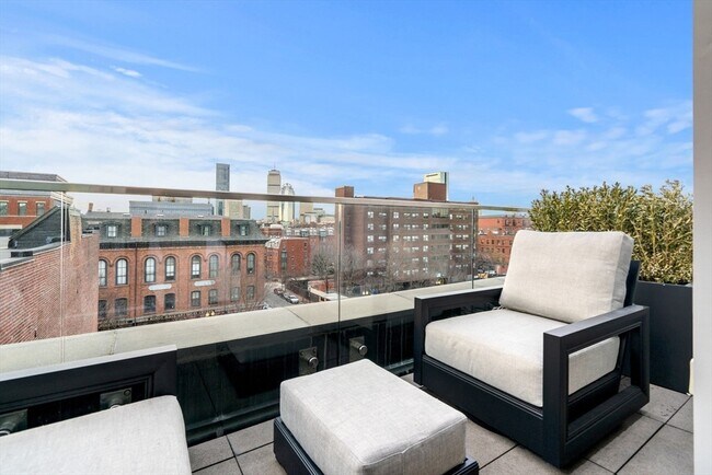Building Photo - 7 E Springfield St