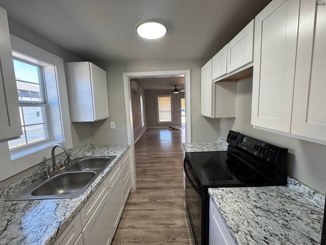 Building Photo - 1904 Grant St