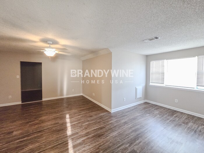 Building Photo - 6747 Saganaw Dr