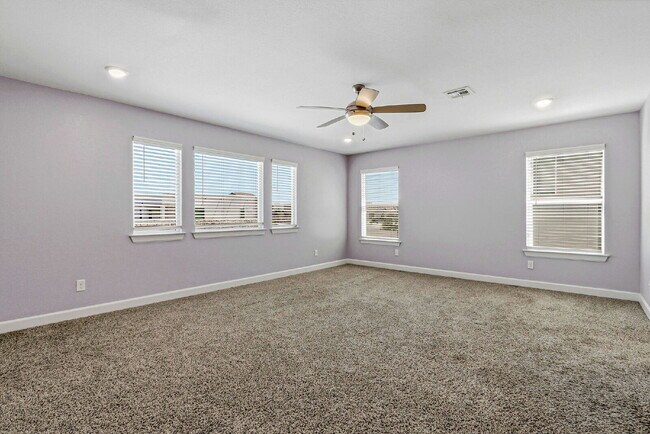 Building Photo - 3 bedroom with flex room available in Horizon City