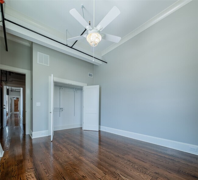 Building Photo - 201-201 W Jefferson St