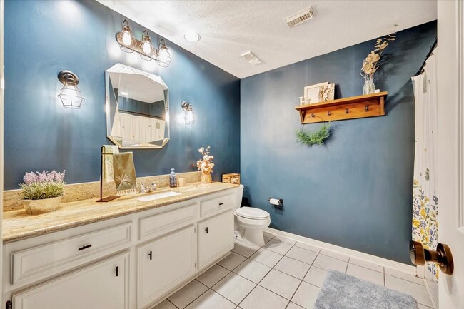 Building Photo - 15402 Willow Shores Dr