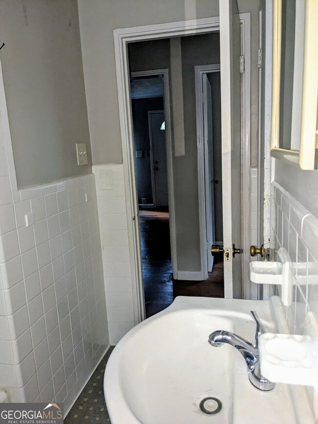Building Photo - 3248 Dodson Dr