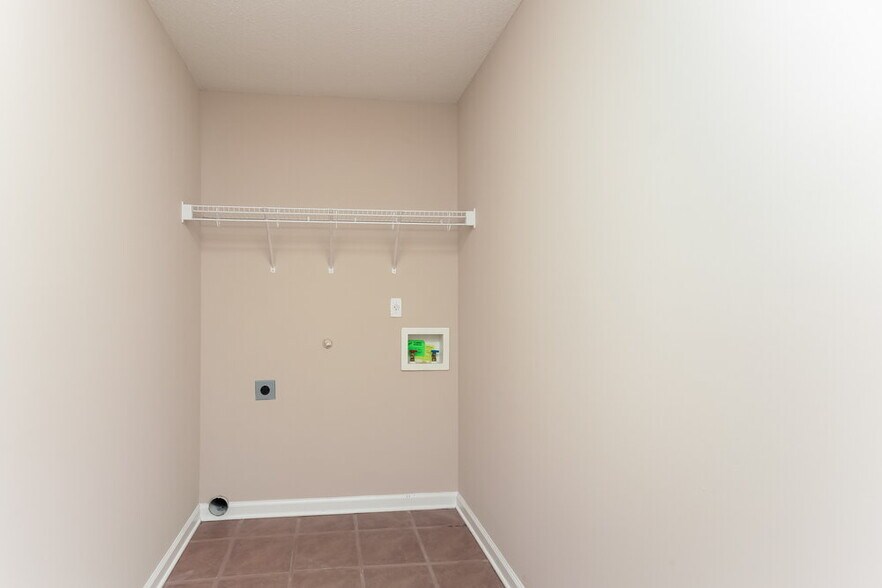 Building Photo - 2770 Hidden Falls Dr