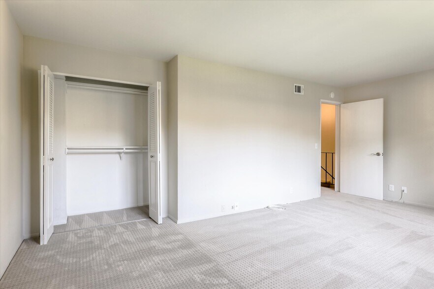 Building Photo - 66 Miramonte Dr