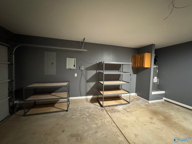 Building Photo - 2401 Bell Manor Dr SW