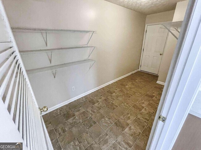 Building Photo - 6205 Tree Ridge Dr N W