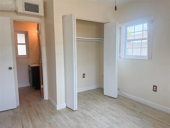 Building Photo - 8916 Narcissus Ave