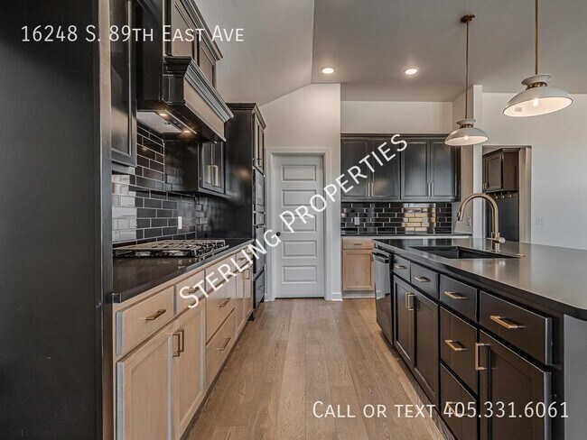Building Photo - 16248 S 89th East Ave
