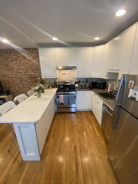 Building Photo - 28A Cherry St