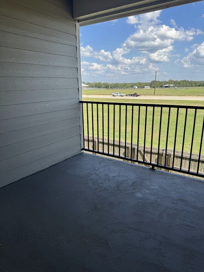 Building Photo - Welcome Home!!