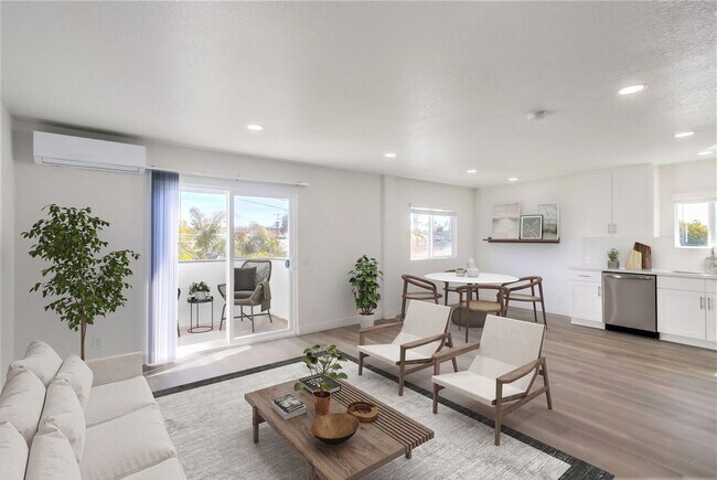 Interior Photo - Ocean Breeze