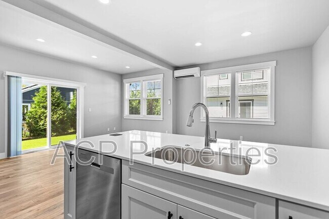Building Photo - 2201 DeJong Dr