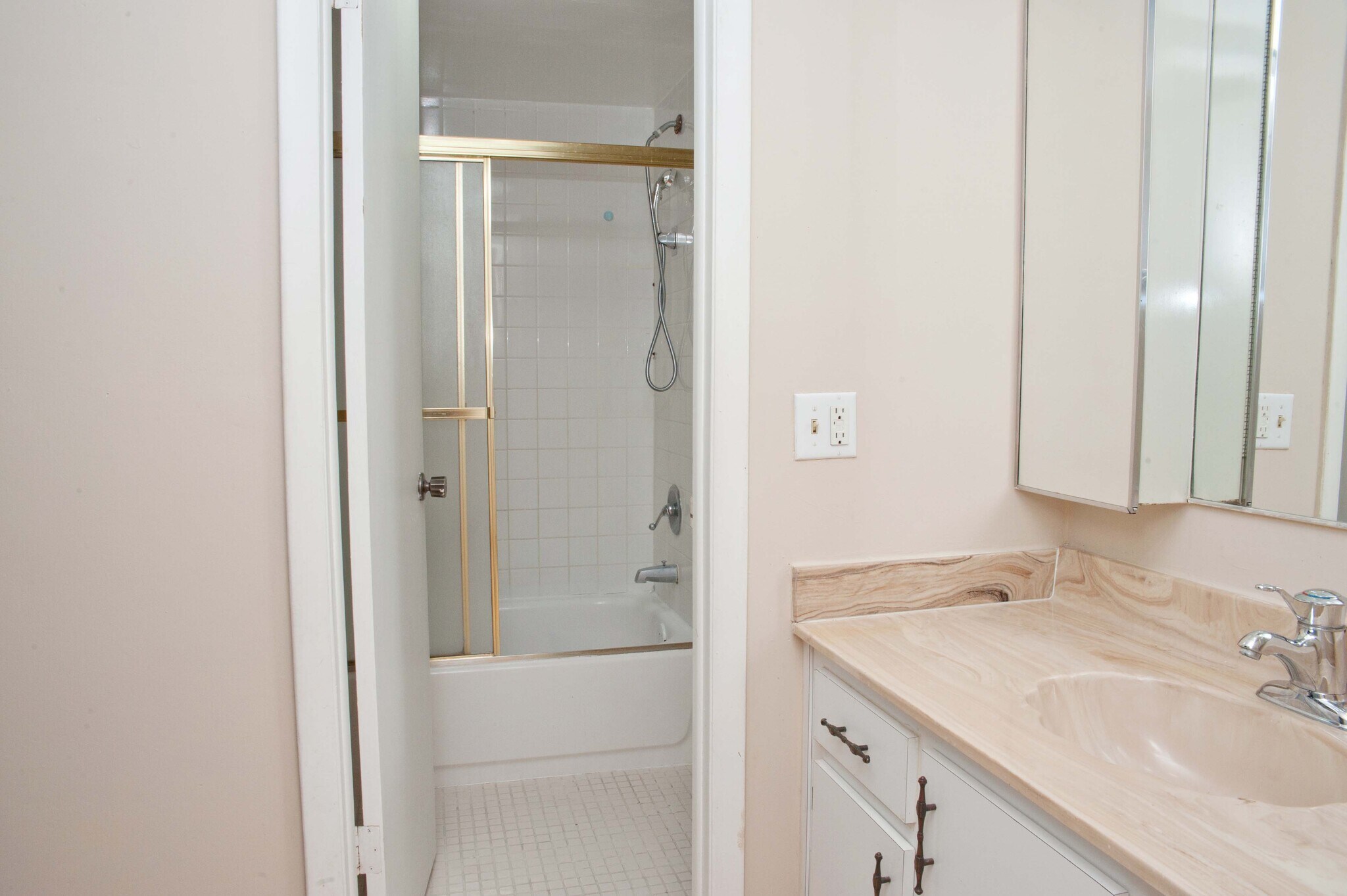 Building Photo - 19216 NE 25th Ave