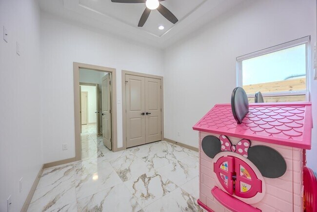 Building Photo - 3912 Texas Dr