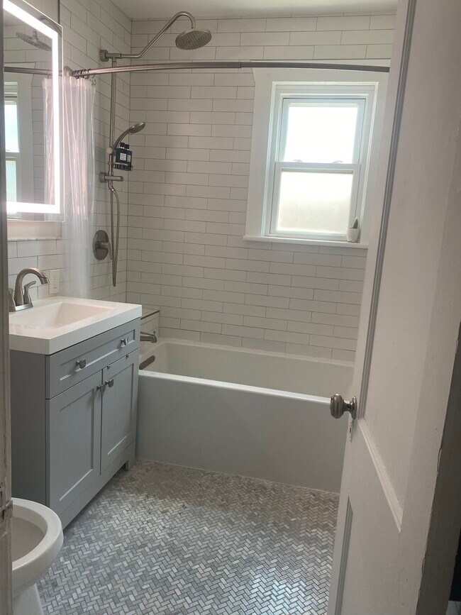 Building Photo - 933 Harrison St