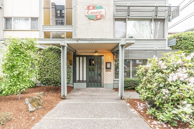 Building Photo - Camelot Apartments