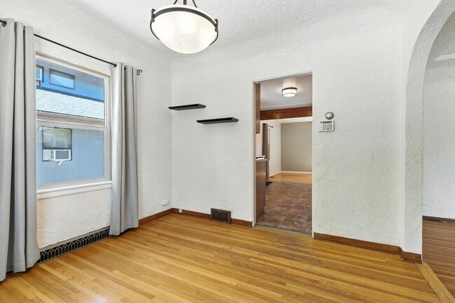 Building Photo - Gorgeous Brick Home Near Audubon Park