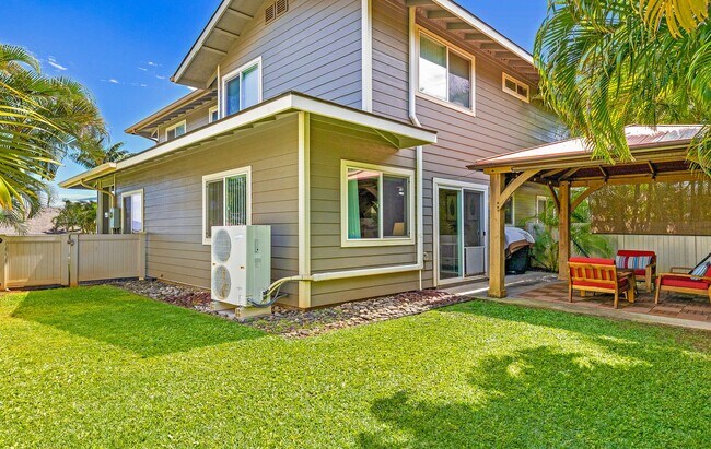 Building Photo - Unfurnished Townhome with Garage, 3 bedroo...