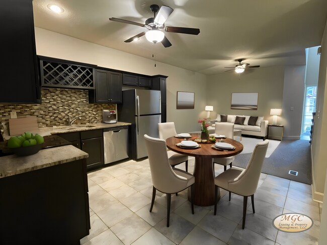 Building Photo - EAGLE CREEK LUXURY TOWNHOME READY FOR YOUR...