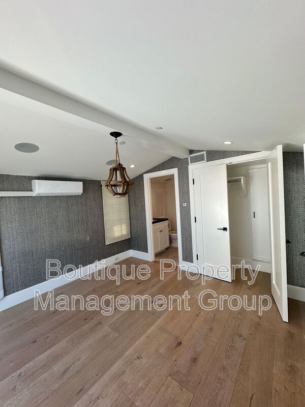 Building Photo - 514 Avocado Ave