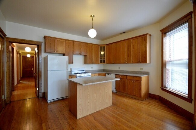 Building Photo - 1742 W Addison St
