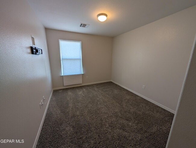 Building Photo - 517 La Entrada Cir