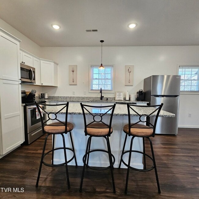 Building Photo - Modern 2-bedroom, 2 bathroom apartment convienent location