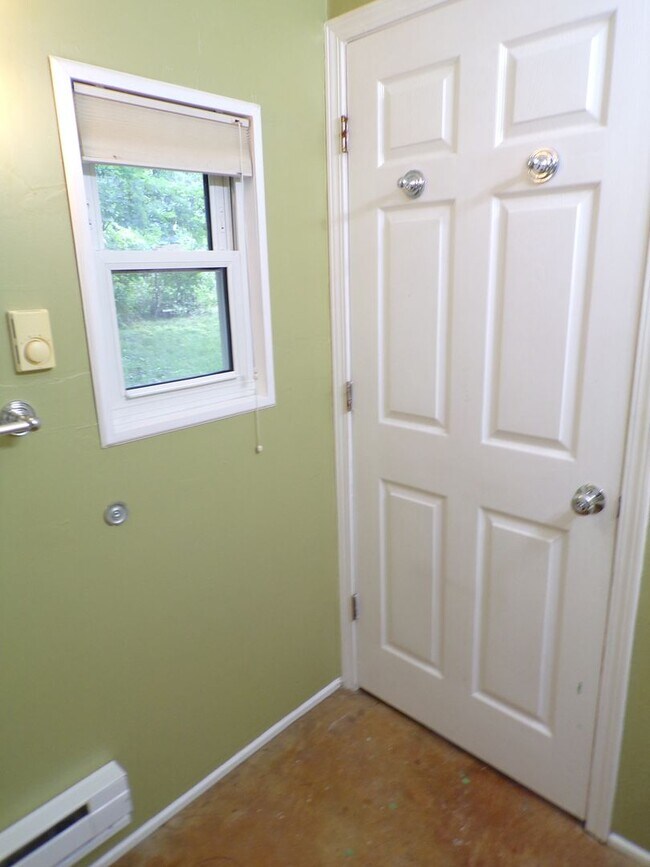 Building Photo - Unique 2 Bed 2.5 Bath Country Home!