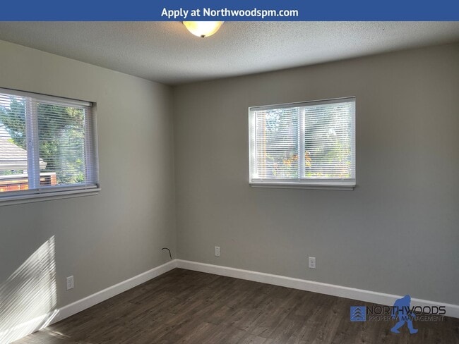 Building Photo - Very Nice-Recently Remodeled 2 Bedroom 1 B...